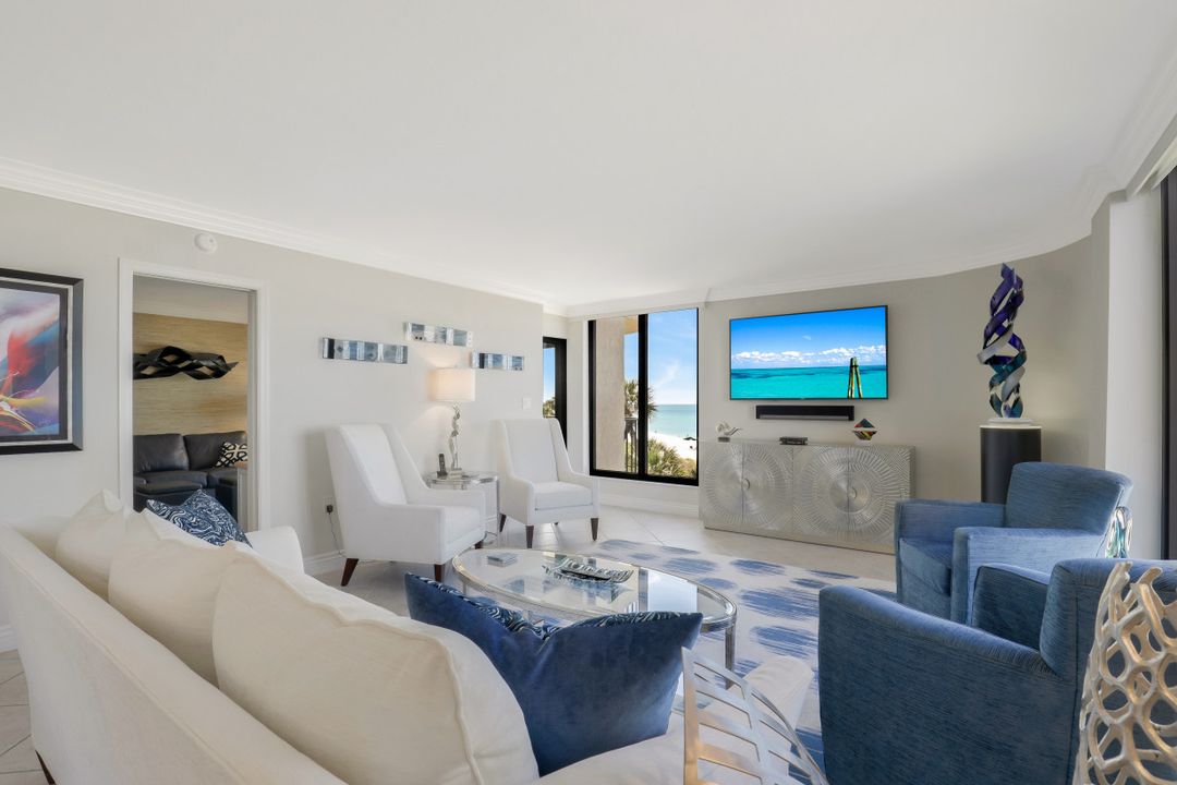 3215 Gulf Shore Blvd N #205, Naples, FL 34103