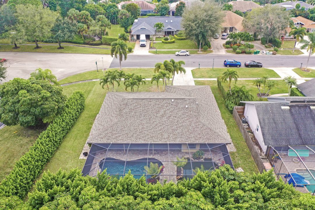 2479 Pinewoods Cir, Naples, FL 34105