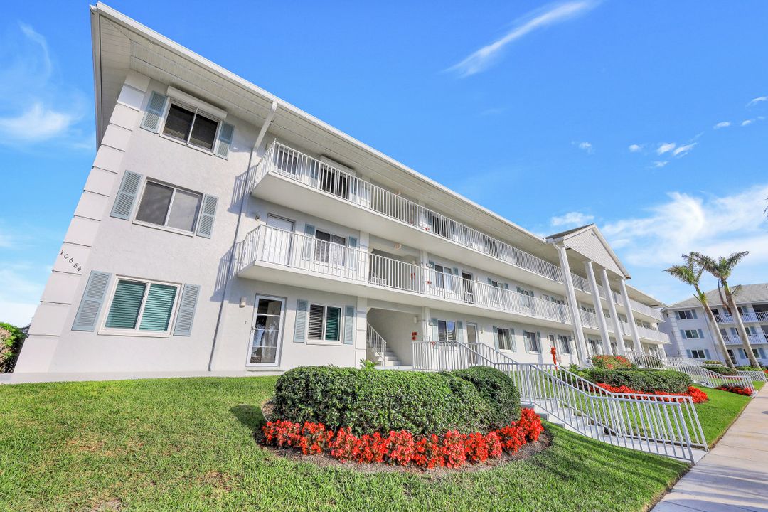 10684 Gulf Shore Dr, Naples, FL 34108