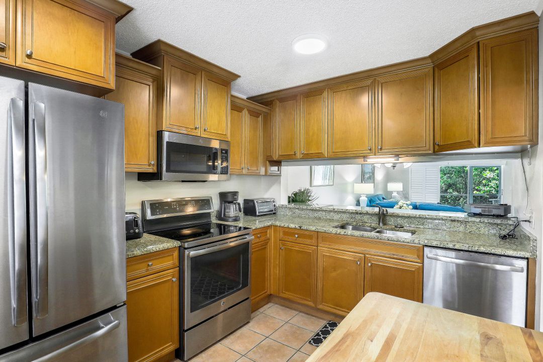 3031 Sandpiper Bay Cir #F106, Naples, FL 34112