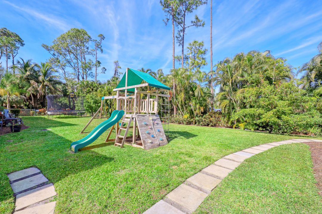 4055 1st Ave SW, Naples, FL 34119