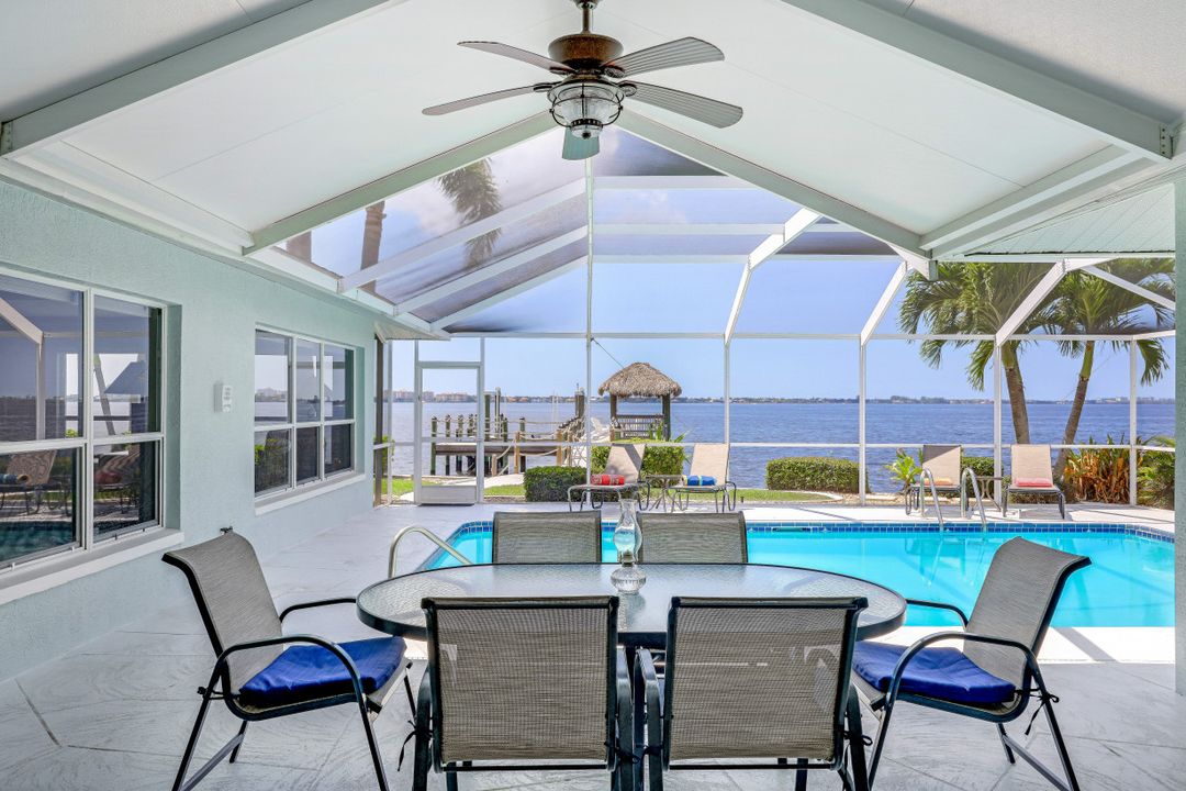 642 Coral Dr, Cape Coral, FL 33904