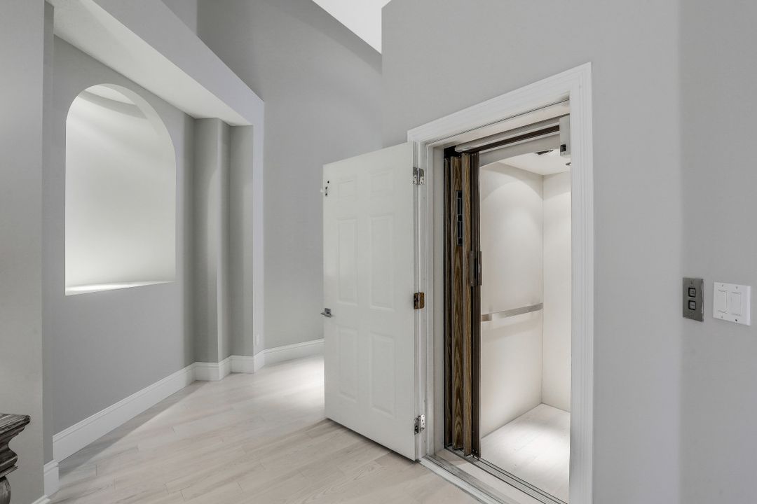 107 Colonade Cir #103, Naples, FL 34103