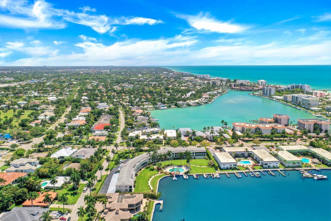 383 Harbour Dr #302, Naples, FL 34103