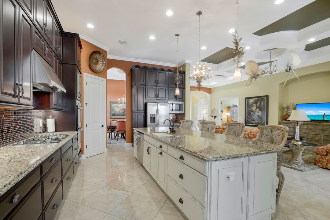 8651 Amour Ct, Naples, FL 34119