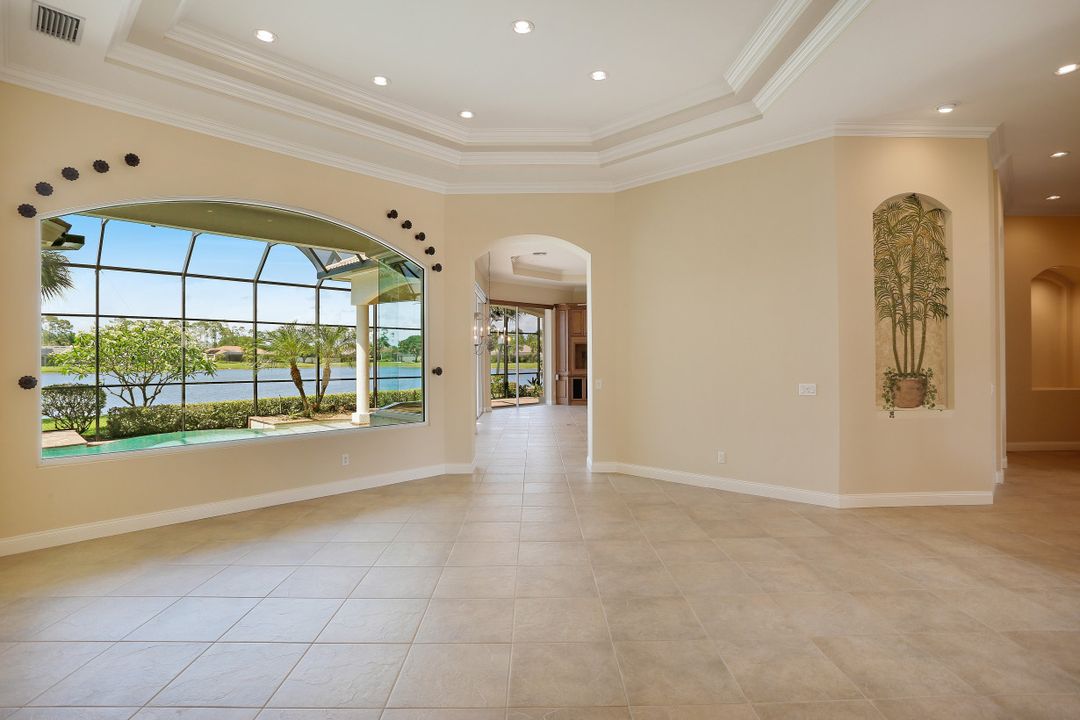 2046 Imperial Cir, Naples, FL 34110