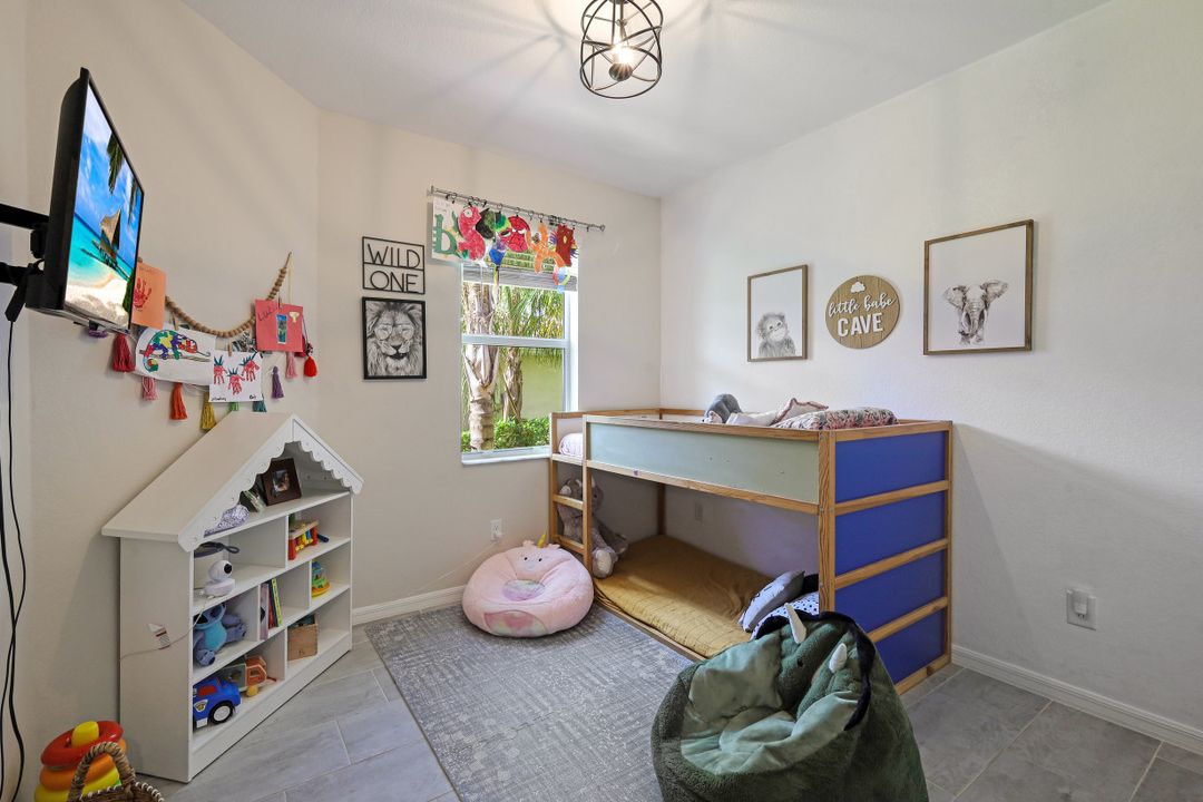 2042 Tamarron Ln, Naples, FL 34120