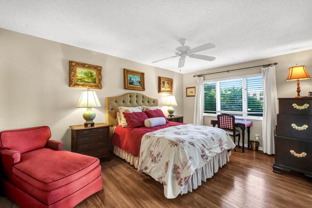 1617 Spoonbill Ln, Naples, FL 34105