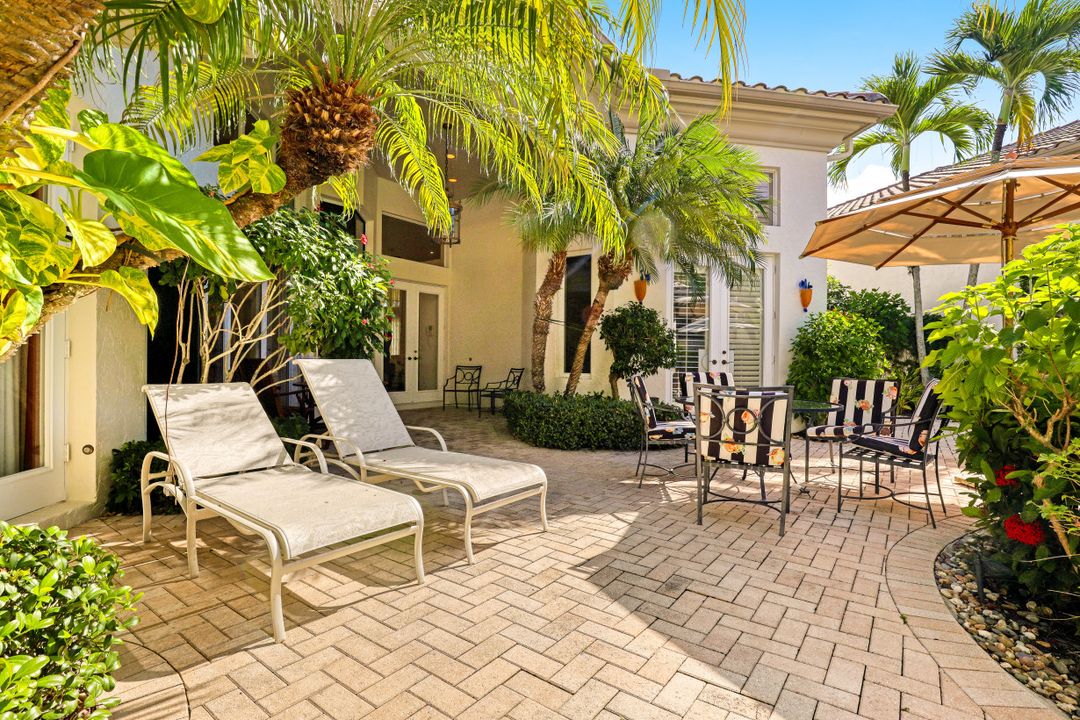 1064 Grand Isle Dr, Naples, FL 34108