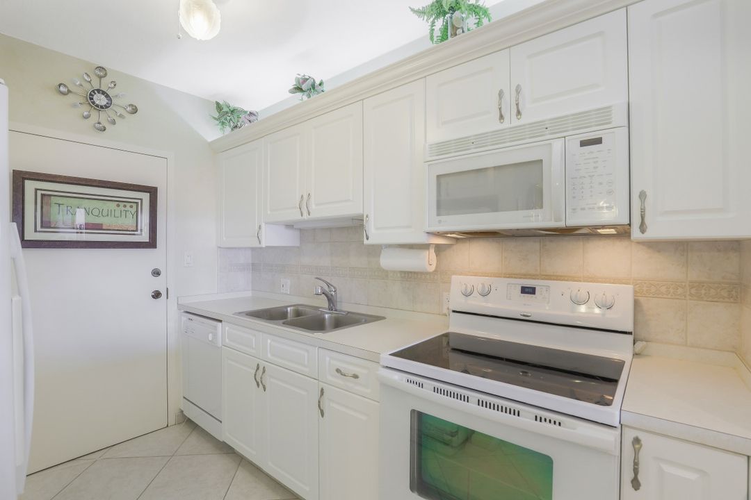 60 W Pelican St #504, Naples, FL 34113