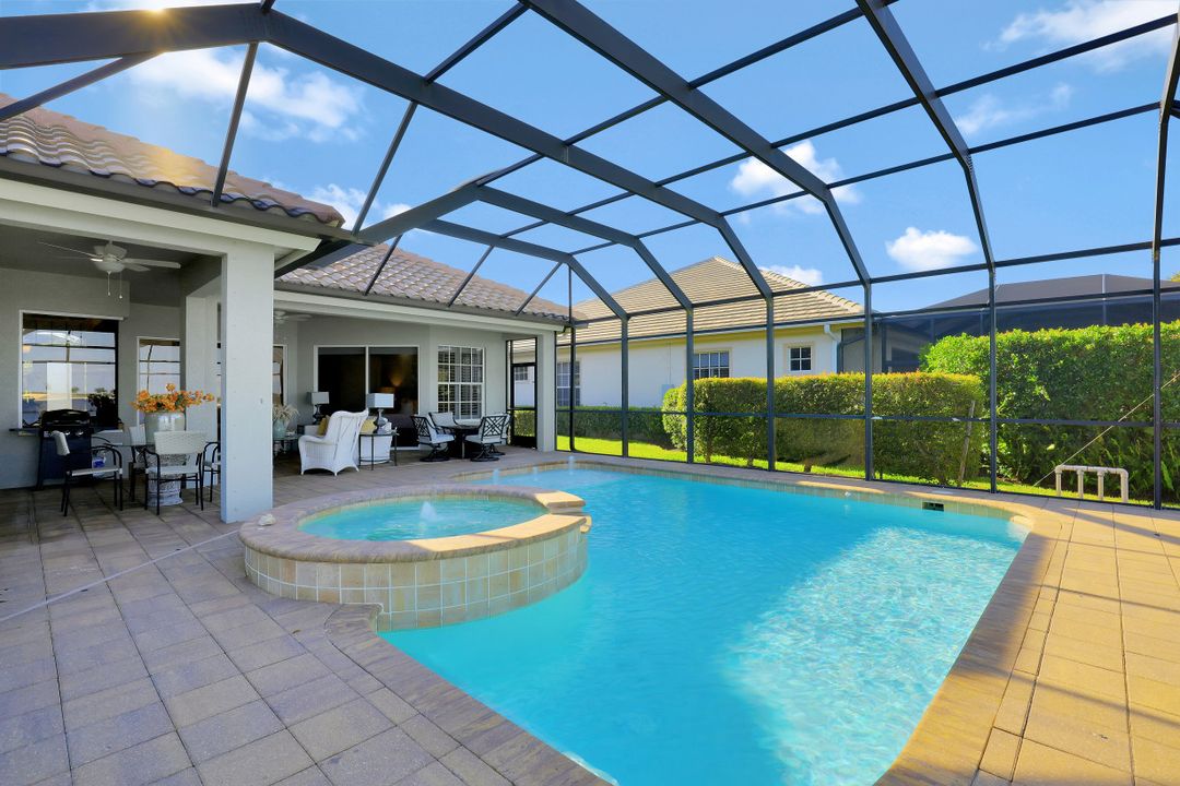 8761 Hideaway Harbor Ct, Naples, FL 34120