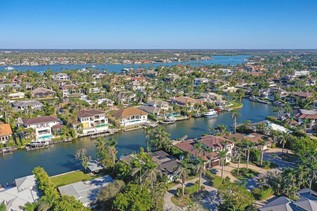 1935 5th St S, Naples, FL 34102