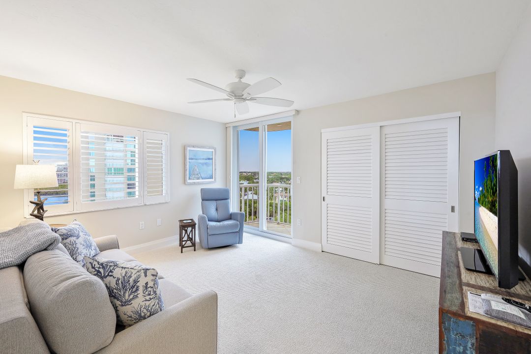 40 Seagate Dr #1004, Naples, FL 34103