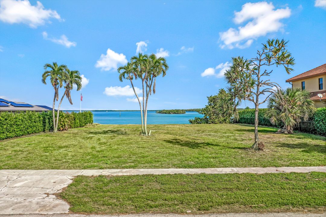 1457 Butterfield Ct, Marco Island, FL 34145