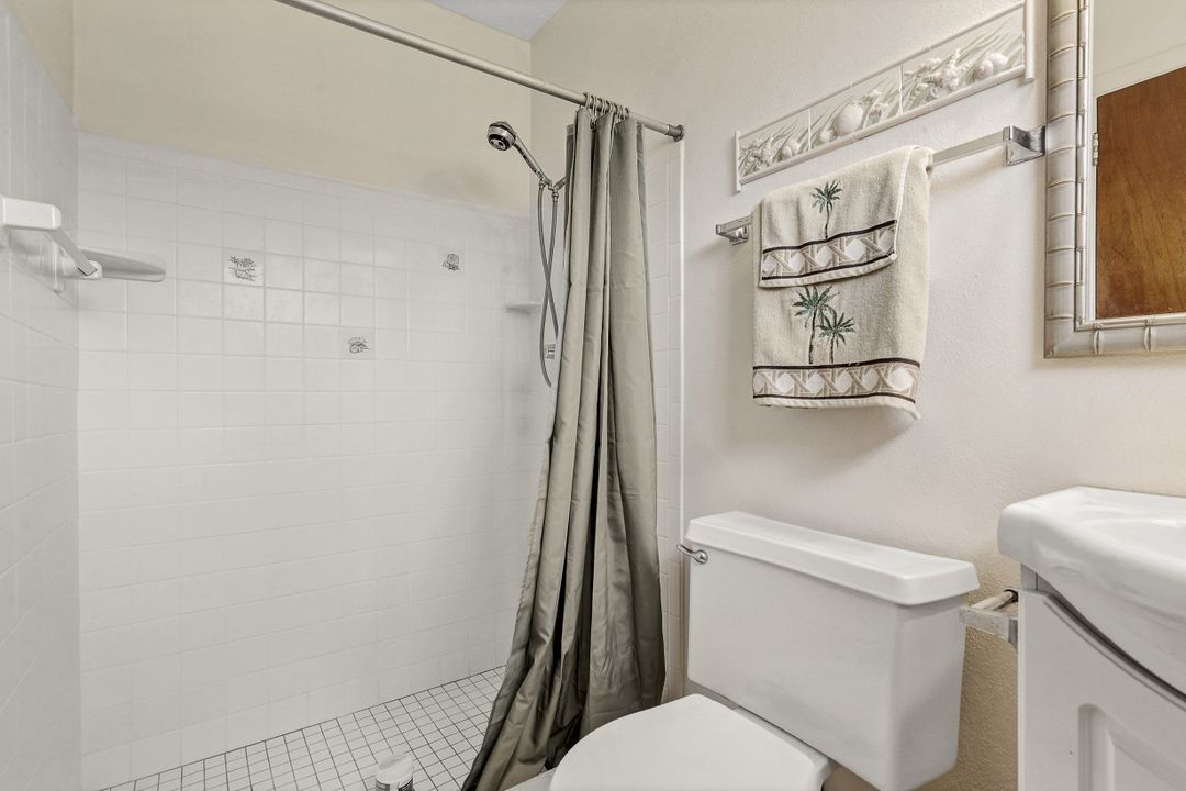 658 97th Ave N, Naples, FL 34108