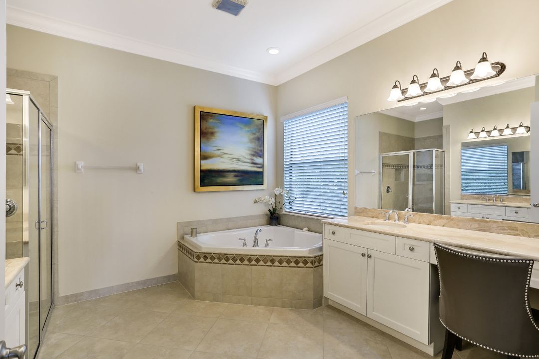 3883 Gibralter Dr, Naples, FL 34119