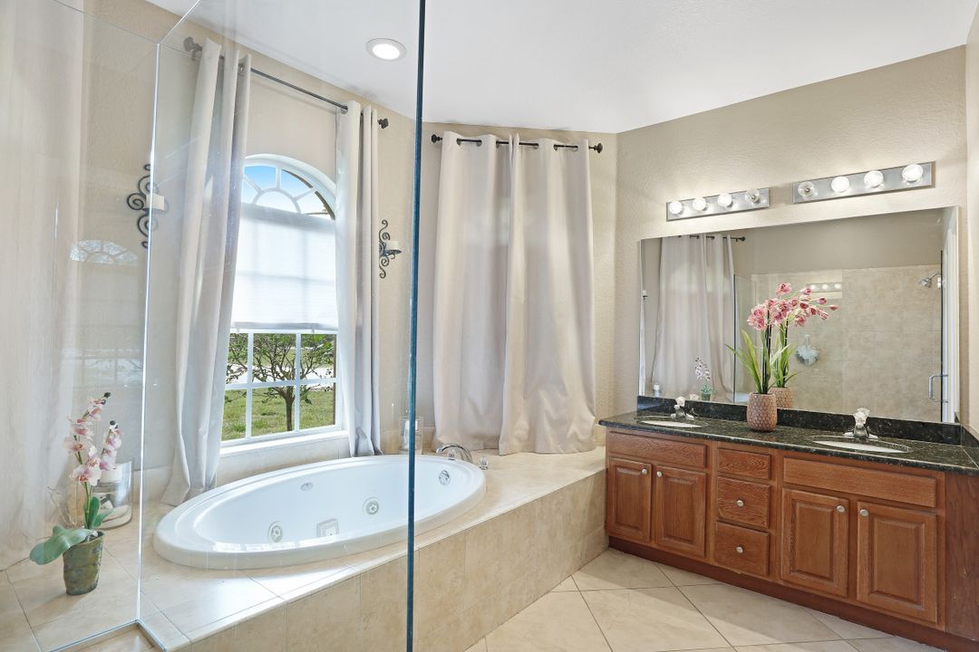 1462 Everglades Blvd N, Naples, FL 34120