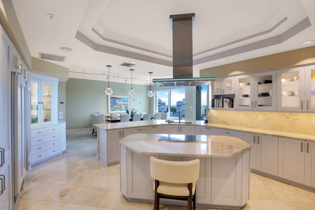 435 Dockside Dr #PH-02, Naples, FL 34110