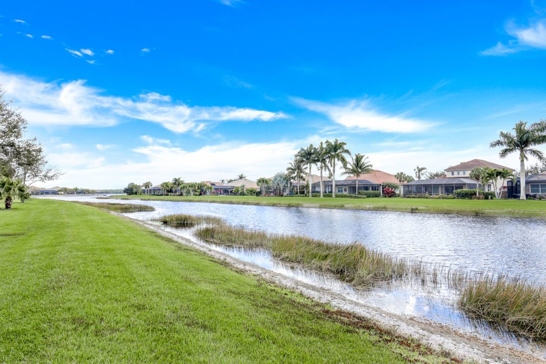 9463 Quarry Dr, Naples, FL 34120