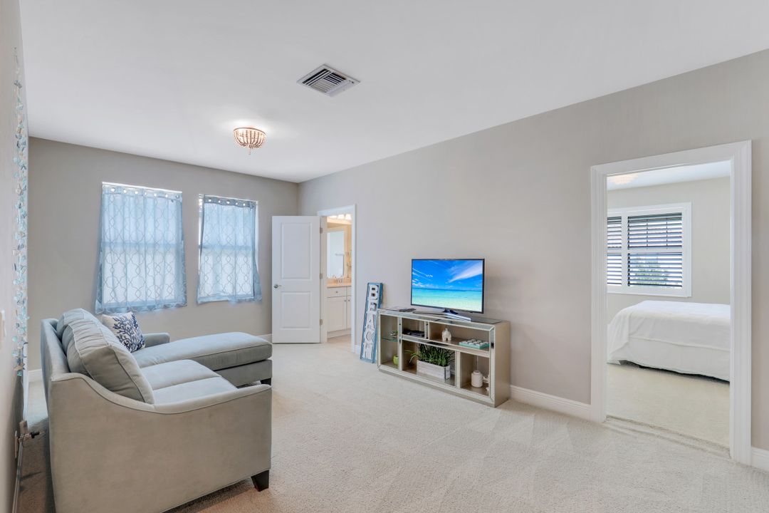 4714 Formosa Dr, Naples, FL 34119