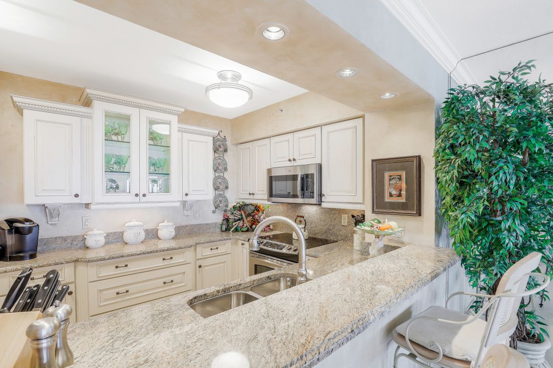 990 Cape Marco Dr #604, Marco Island, FL 34145