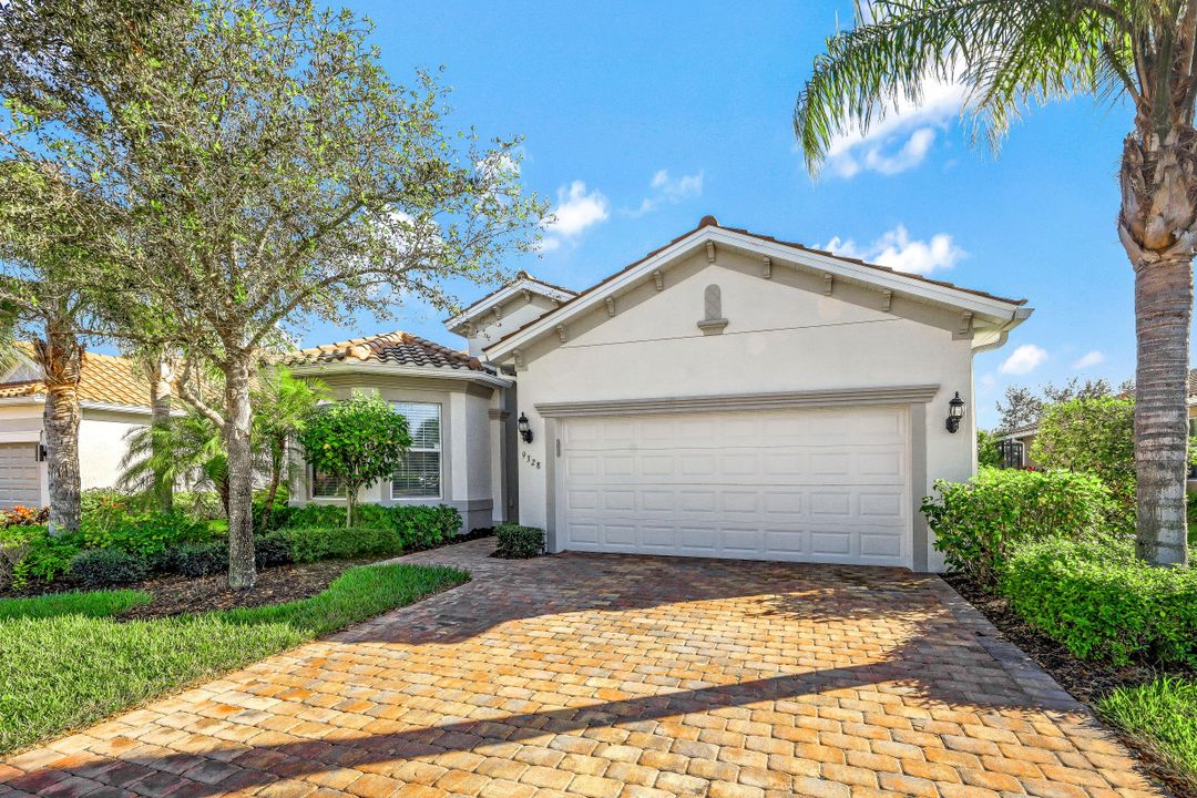 9328 Fieldstone Ln, Naples, FL 34120