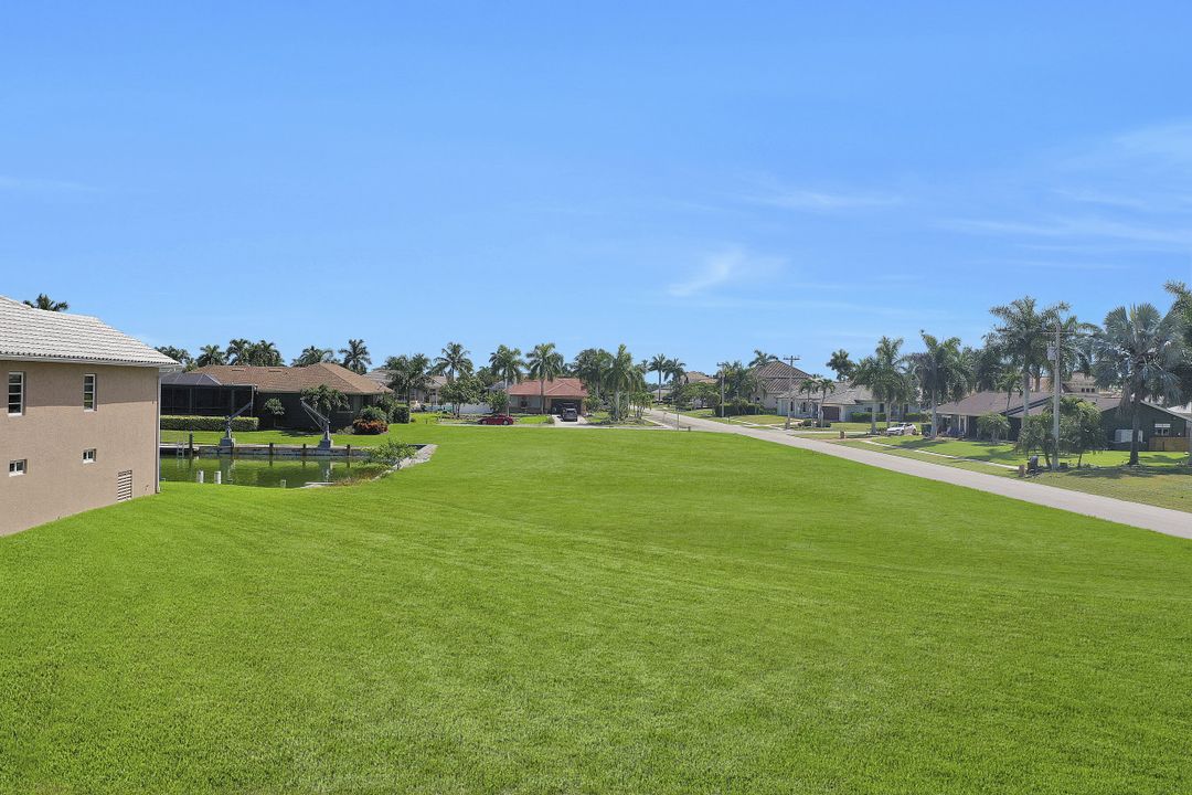 305 Grapewood Ct, Marco Island, FL 34145