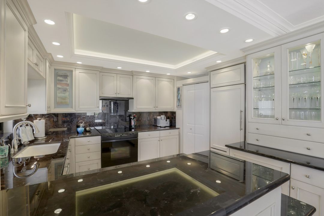 3215 Gulf Shore Blvd N #205, Naples, FL 34103