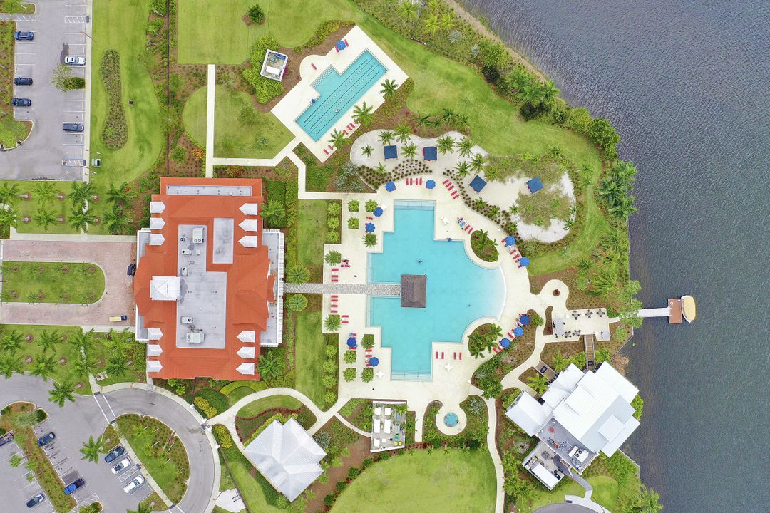 6462 Warwick Ave, Naples, FL 34113