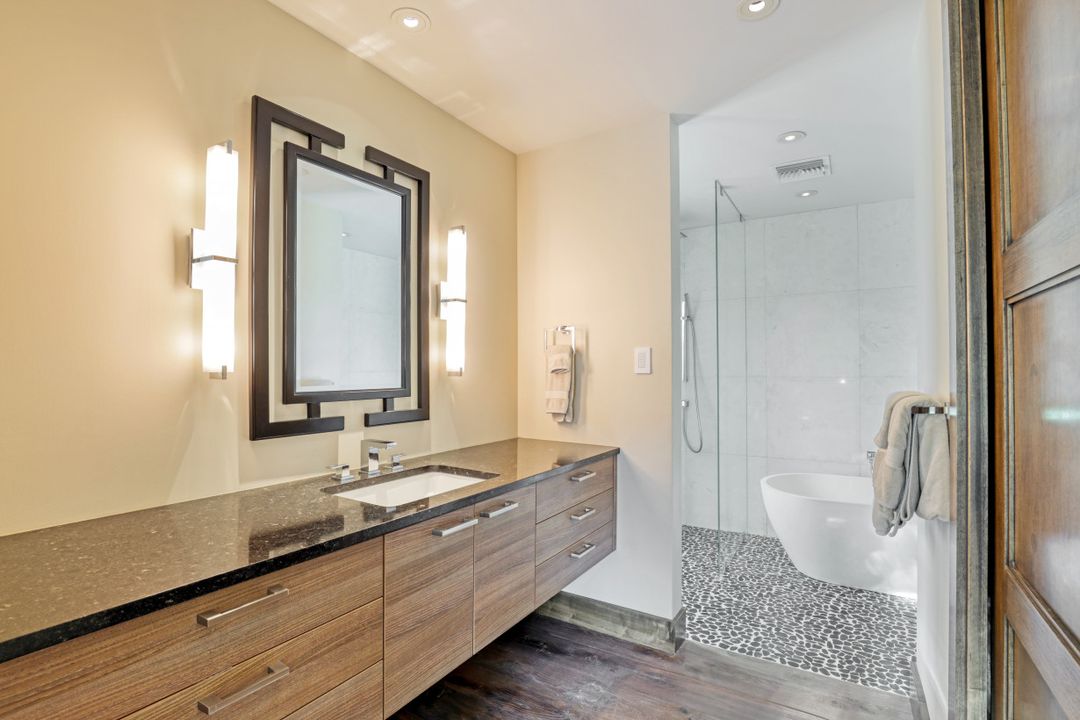 615 Carica Rd, Naples, FL 34108