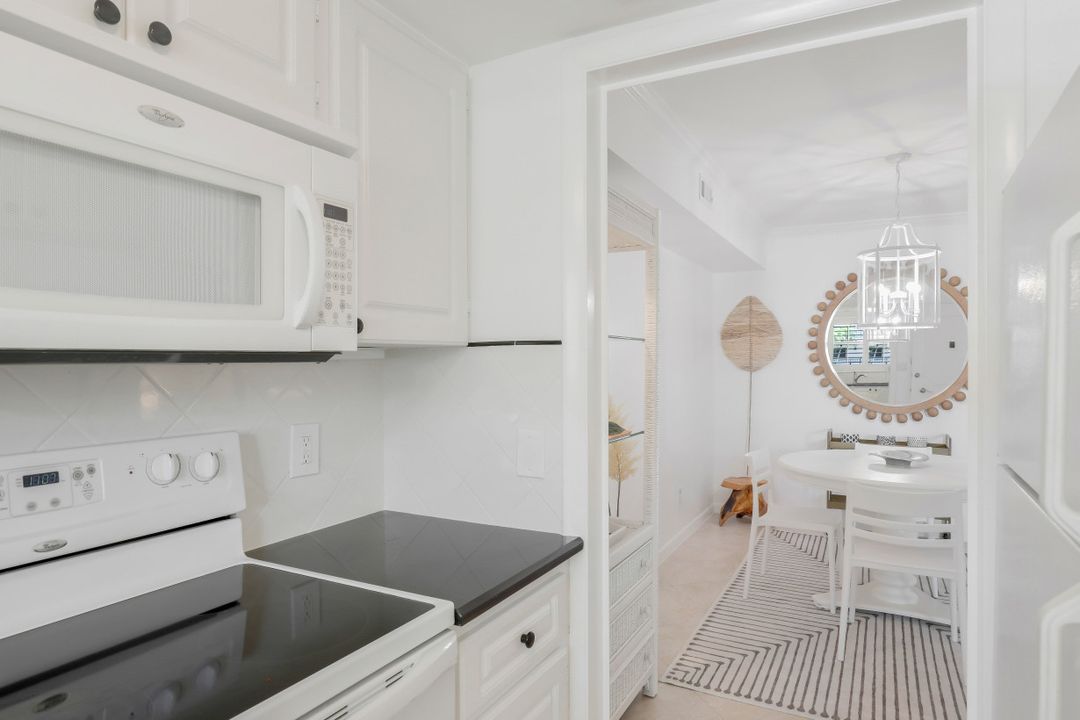 2900 Gulf Shore Blvd N #102, Naples, FL 34103