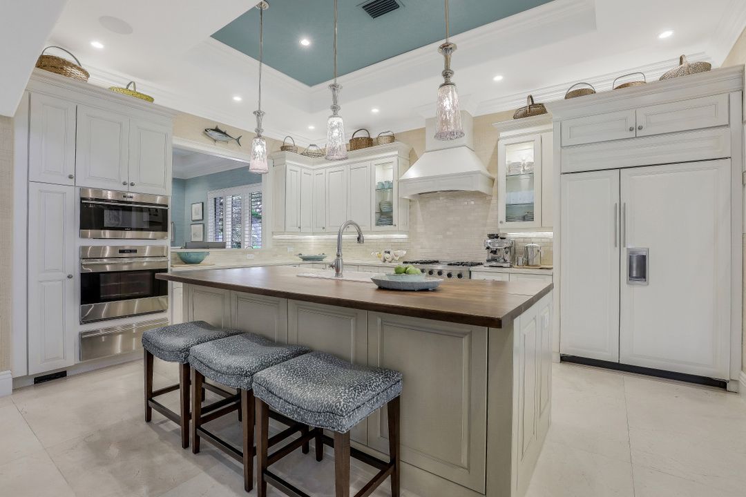 2895 Tiburon Blvd E, Naples, FL 34109