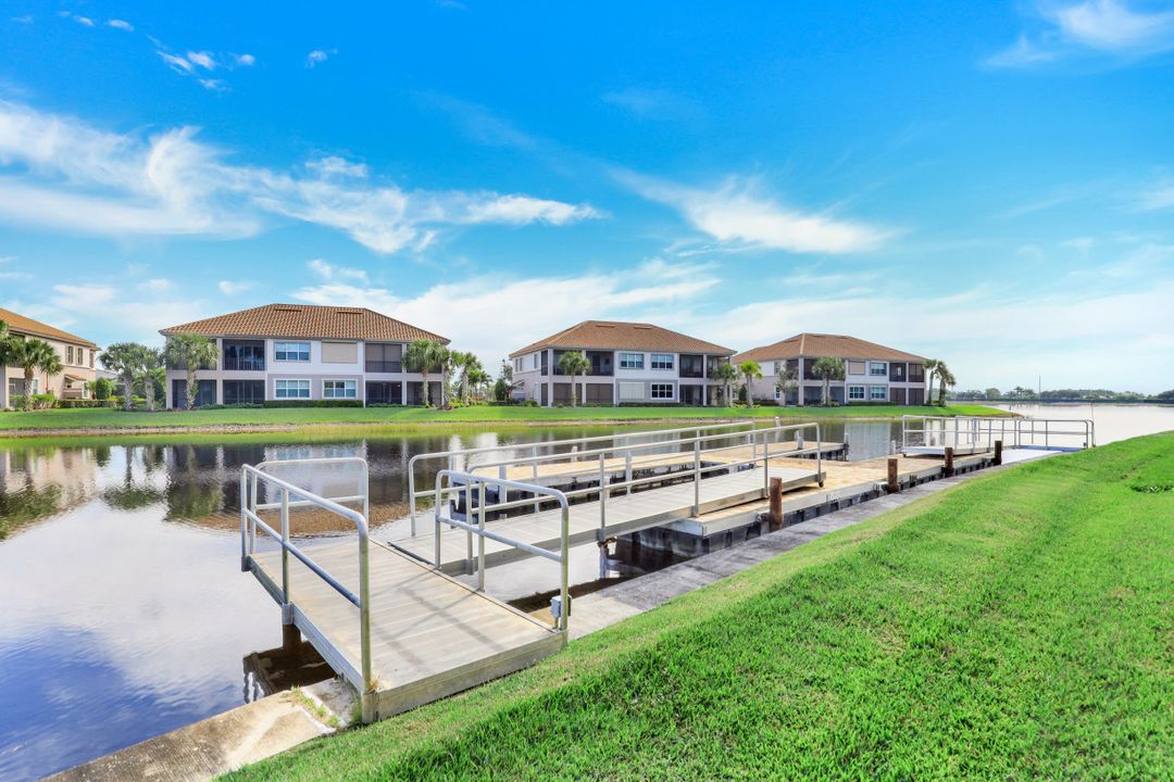 8806 Spinner Cove Ln, Naples, FL 34120