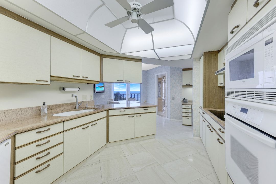 4401 Gulf Shore Blvd N #601, Naples, FL 34103