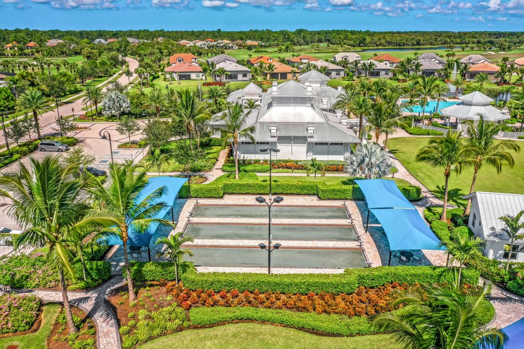 9765 Everglades Dr, Naples, FL 34120