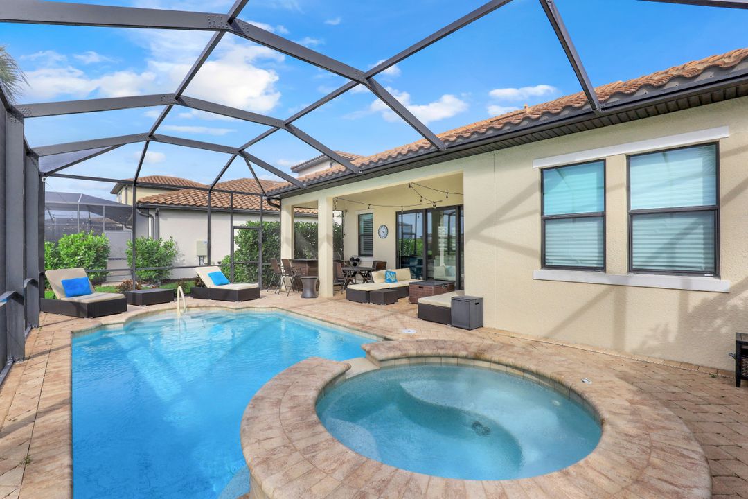 4714 Formosa Dr, Naples, FL 34119