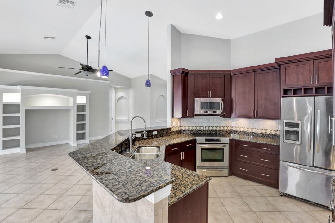 2538 SW 35th Ln, Cape Coral, FL 33914