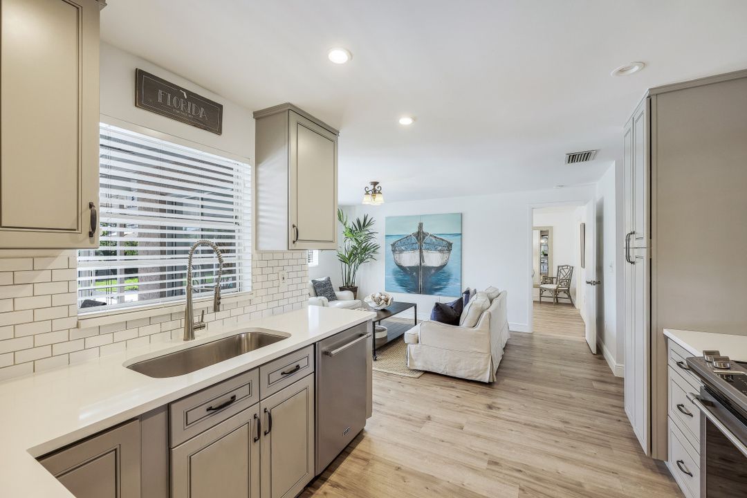 580 105th Ave N, Naples, FL 34108