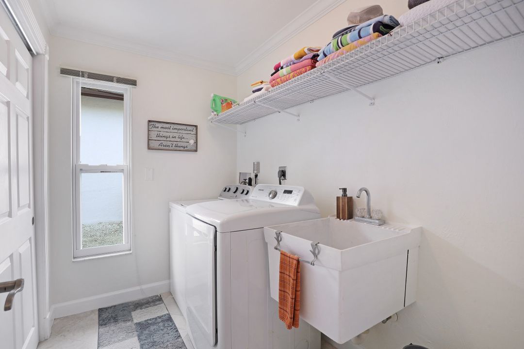 989 E Valley Dr, Bonita Springs, FL 34134