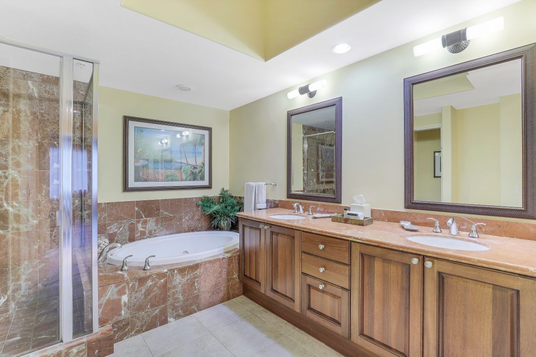 1025 Sandpiper St #E-203, Naples, FL 34102