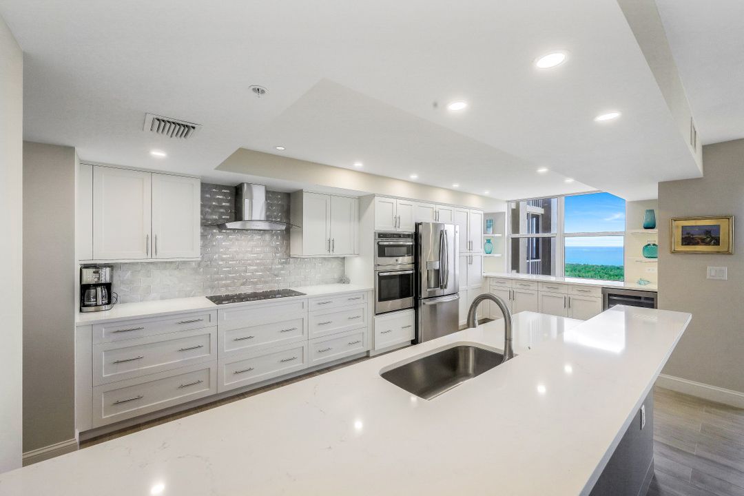 6585 Nicholas Blvd #1705, Naples, FL 34108