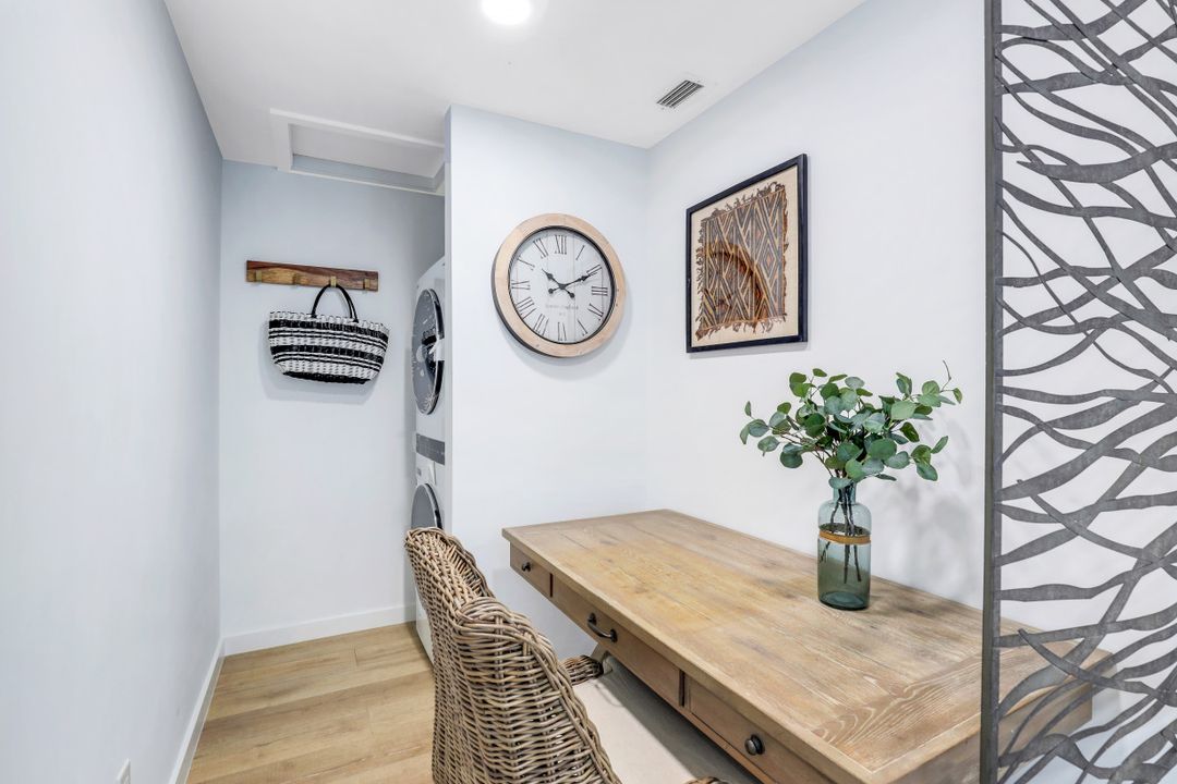 651 Bridge Way Ln, Naples, FL 34108