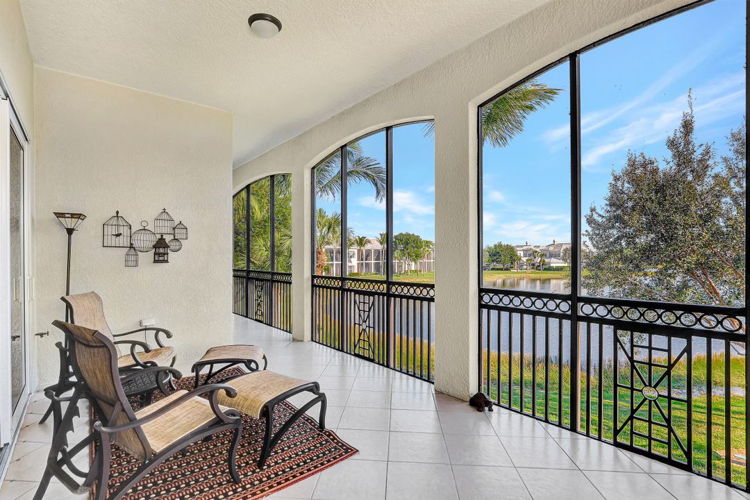 9243 Tesoro Ln #204, Naples, FL 34114