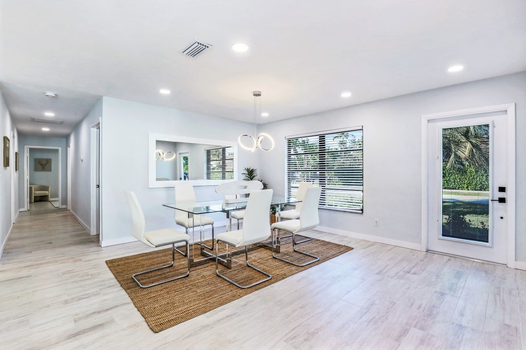 703 92nd Ave N, Naples, FL 34108