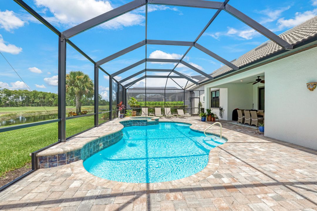 9373 Surfbird Ct, Naples, FL 34120