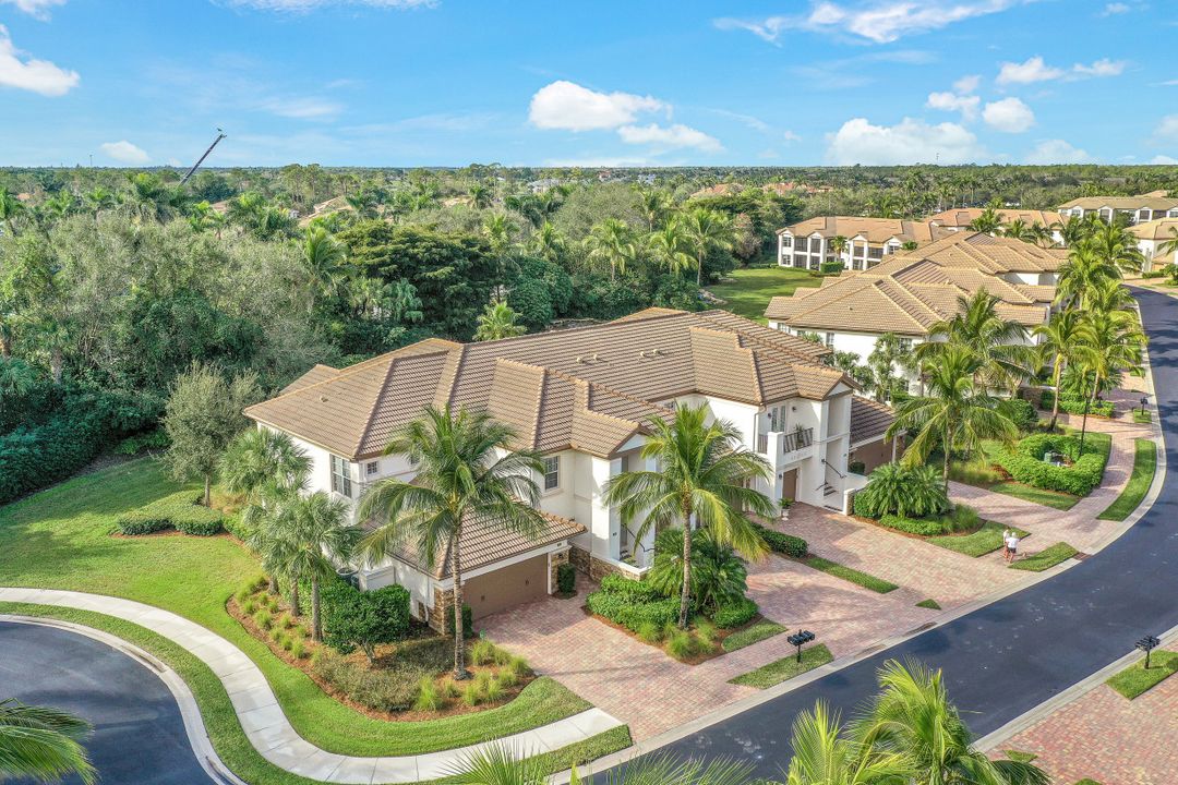 8080 Players Cove Dr Unit 102, Naples, FL 34113