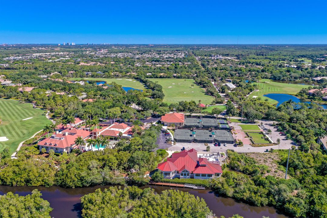 969 Barcarmil Way, Naples, FL 34110