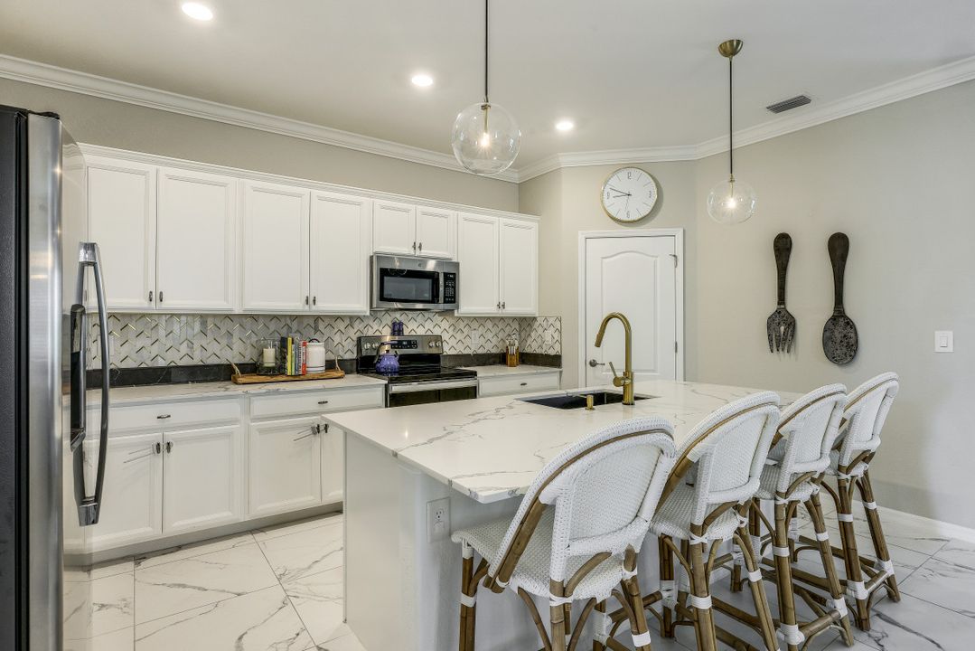 19835 Beechcrest Pl, Estero, FL 33928