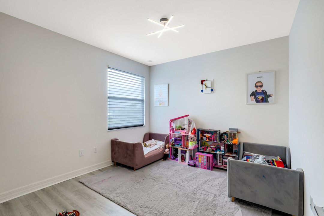 4448 Aurora St, Naples, FL 34119