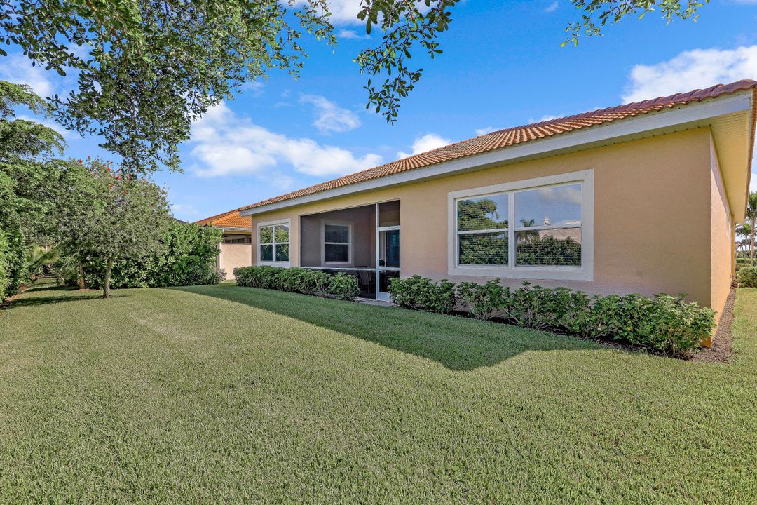 3001 Sunset Pointe Cir, Cape Coral, FL 33914